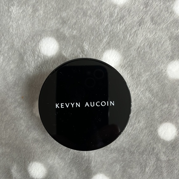 Kevyn Aucoin Loose Powder - Picture 6 of 9